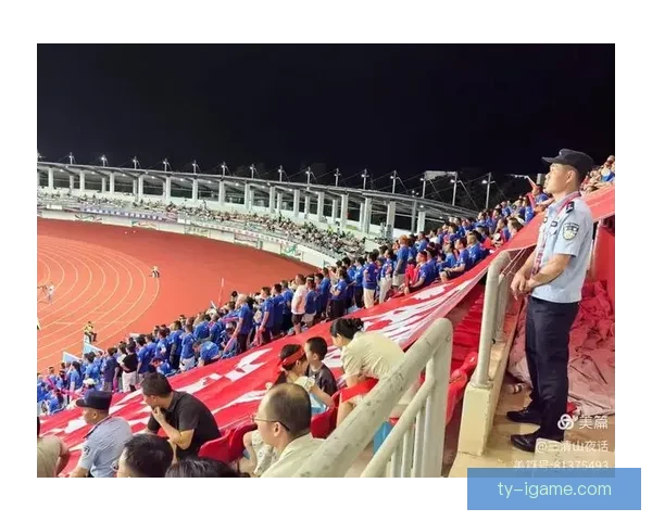 足球之夜在线直播全程呈现绿茵激情与巅峰对决盛宴精彩瞬间回顾与深度解读